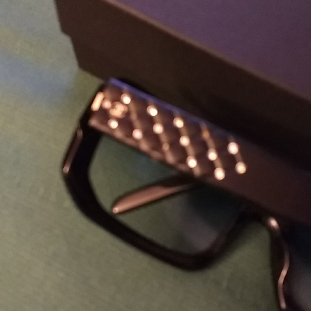 Authentic chanel sunglasses - Picture 3 of 7